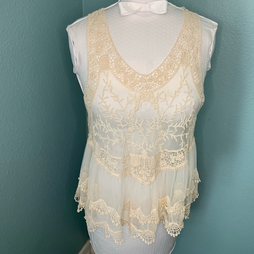 En Creme lace Racerback top